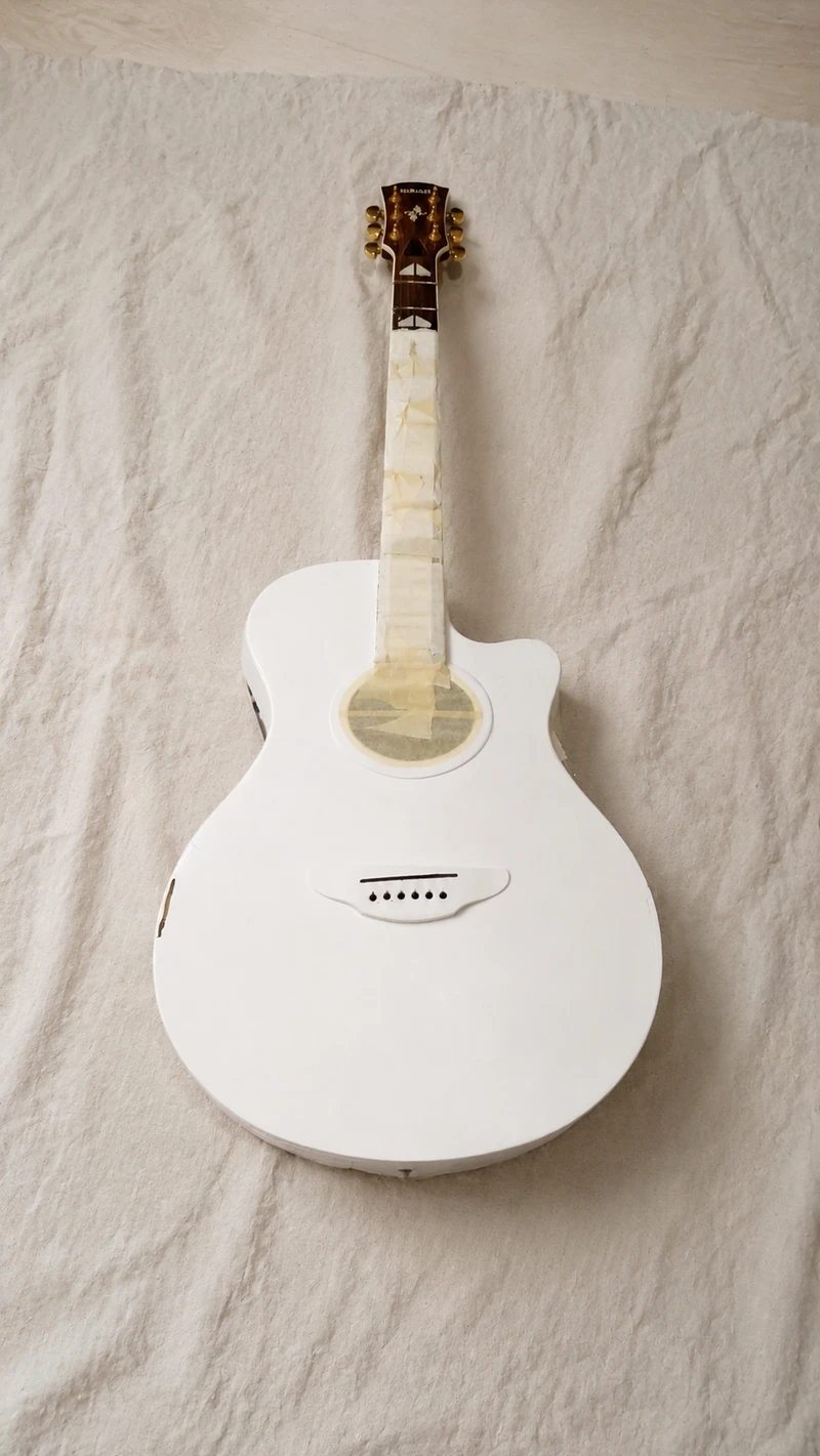 Guitare personnalisée pour le groupe Urchins · 01 — peinture de Julie Chailland