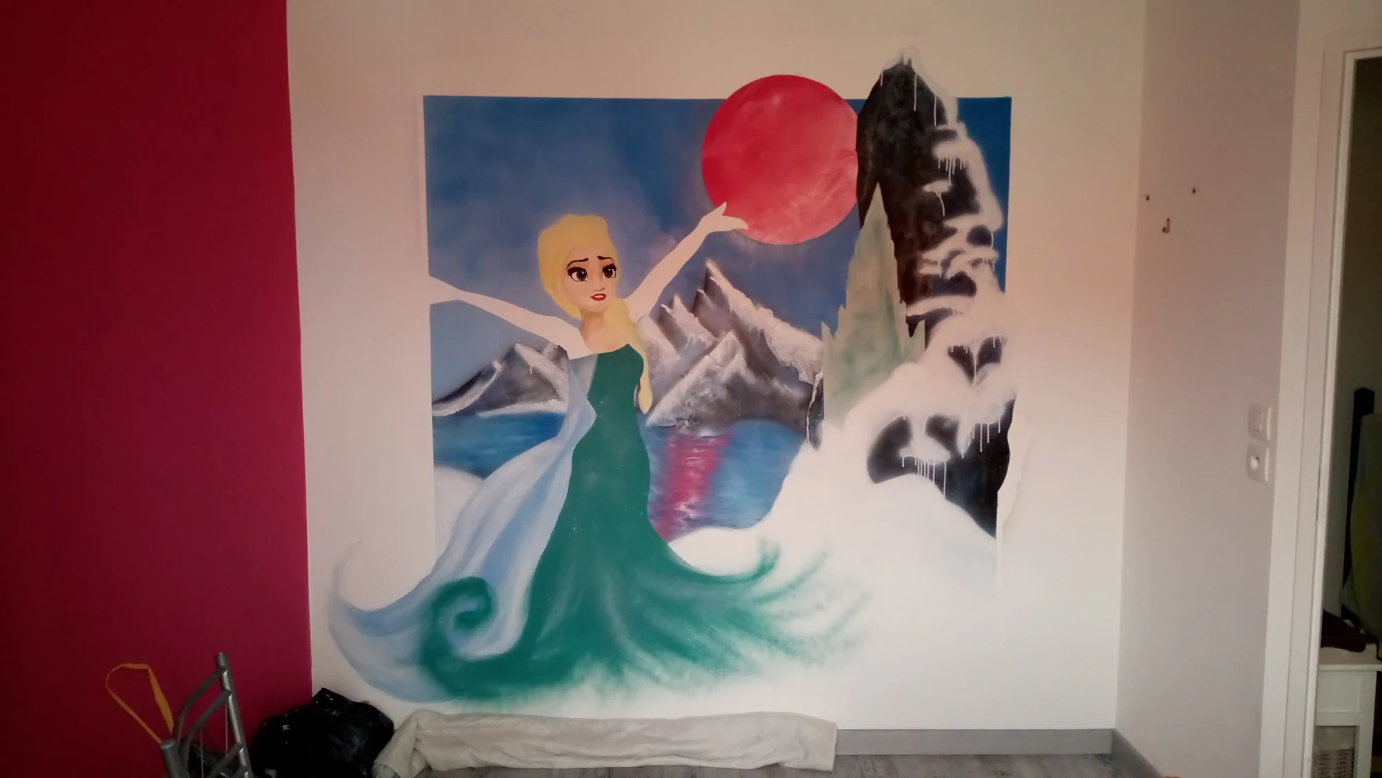 La Reine des neiges — fresque peinte sur le mur d'une chambre · 03